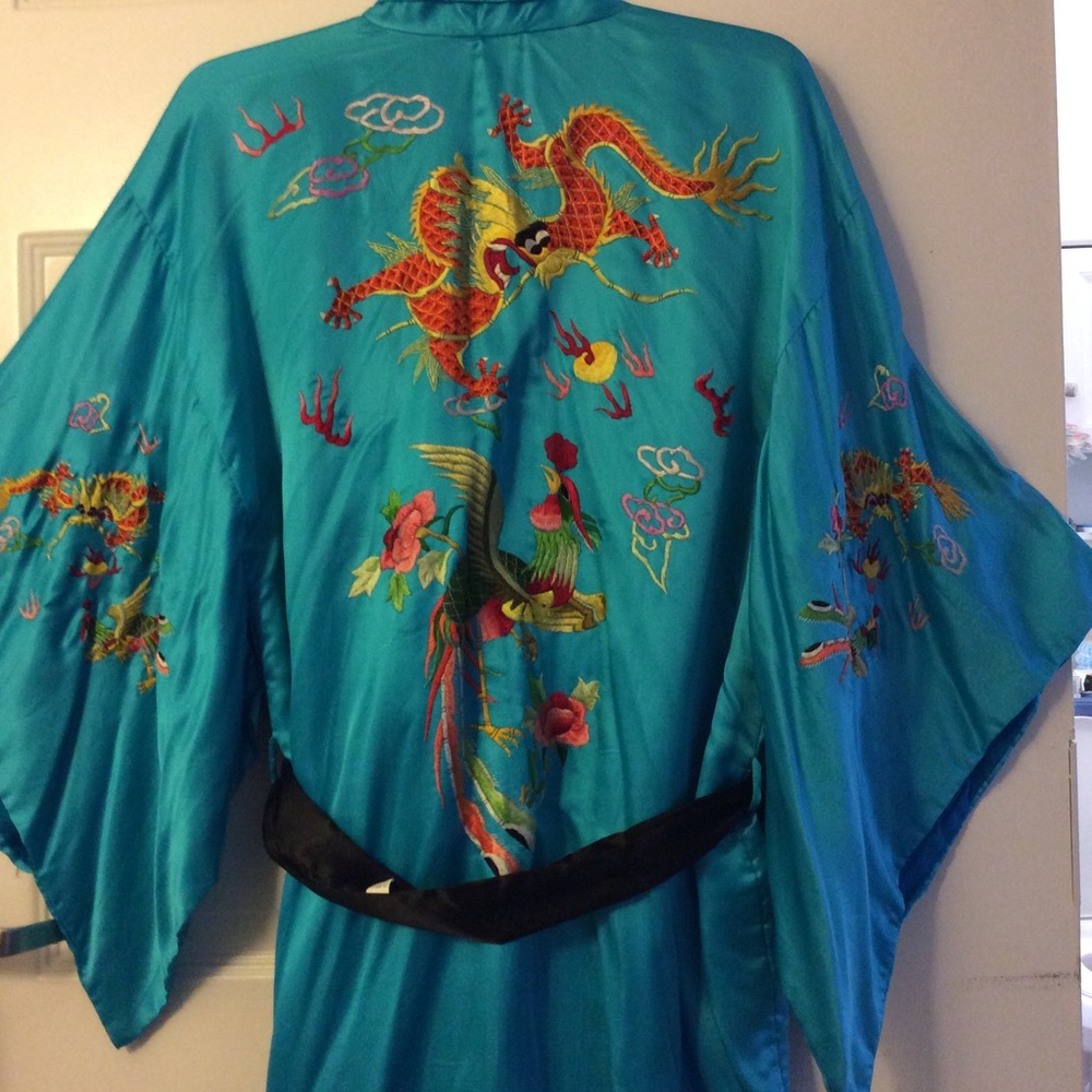 LovelySilk aqua Kimona with detailed embroidery - Picture 3 of 4